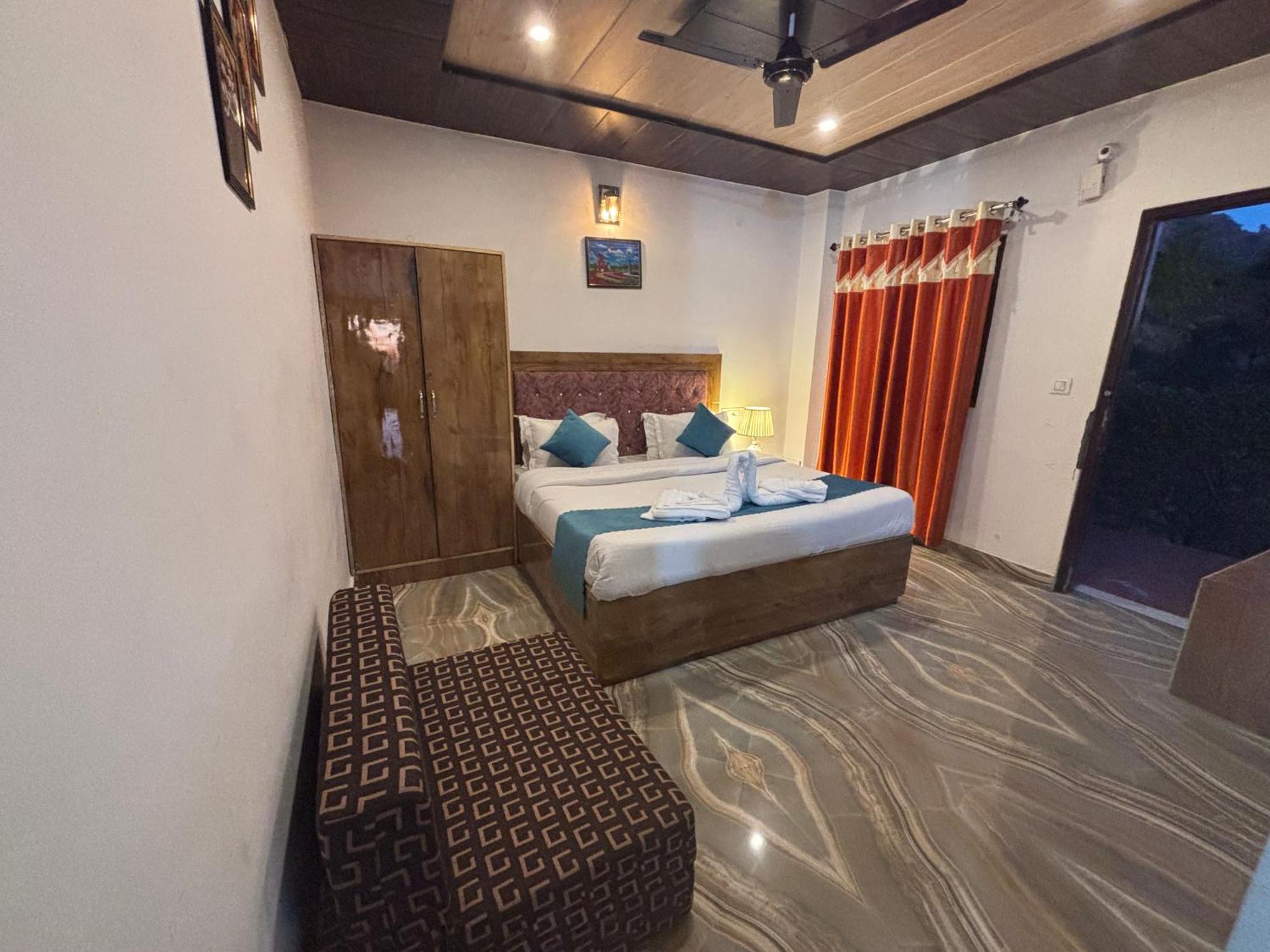 Panormic View By The North Edge Apartment Kasauli Exterior photo